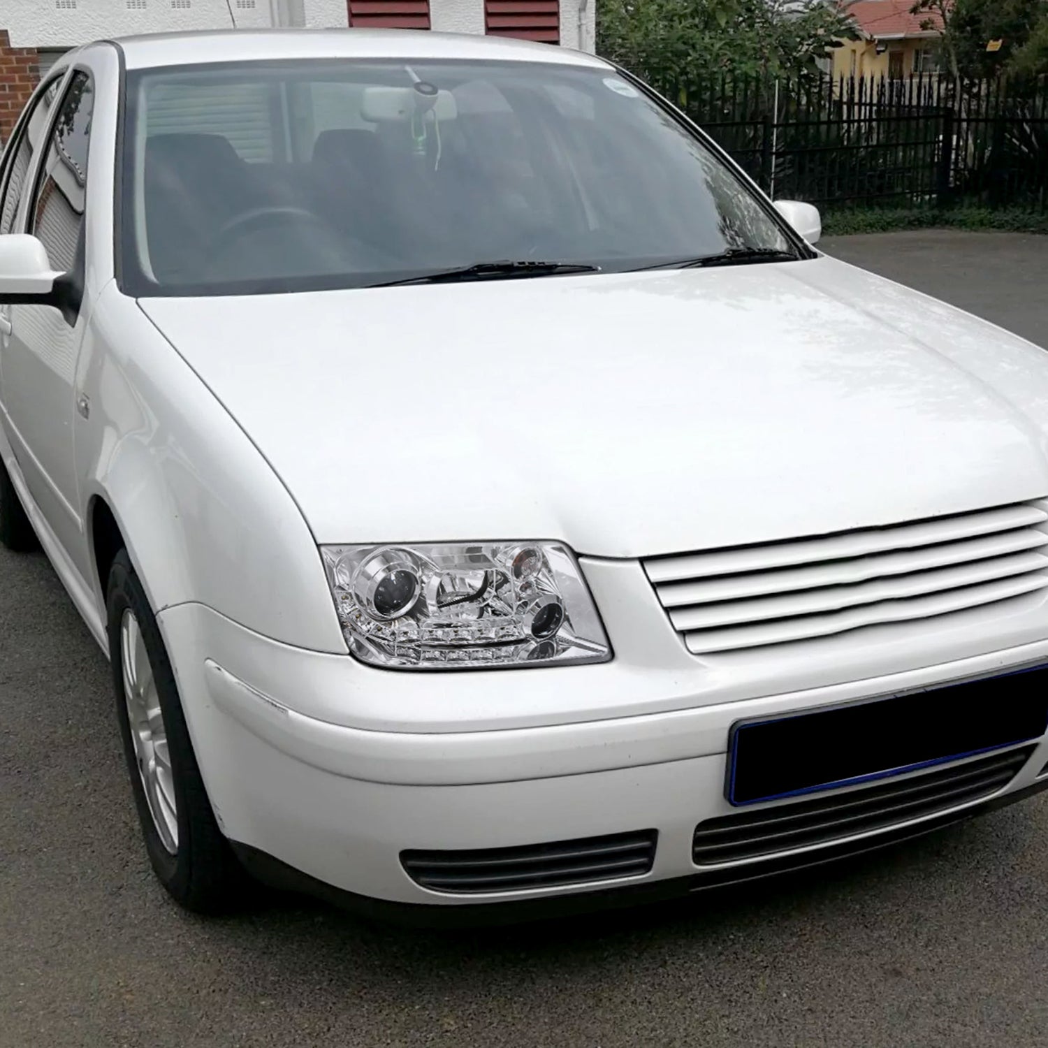 1999-2004 VW Jetta/Bora Projector Headlights R8 LED Light Strip Chrome