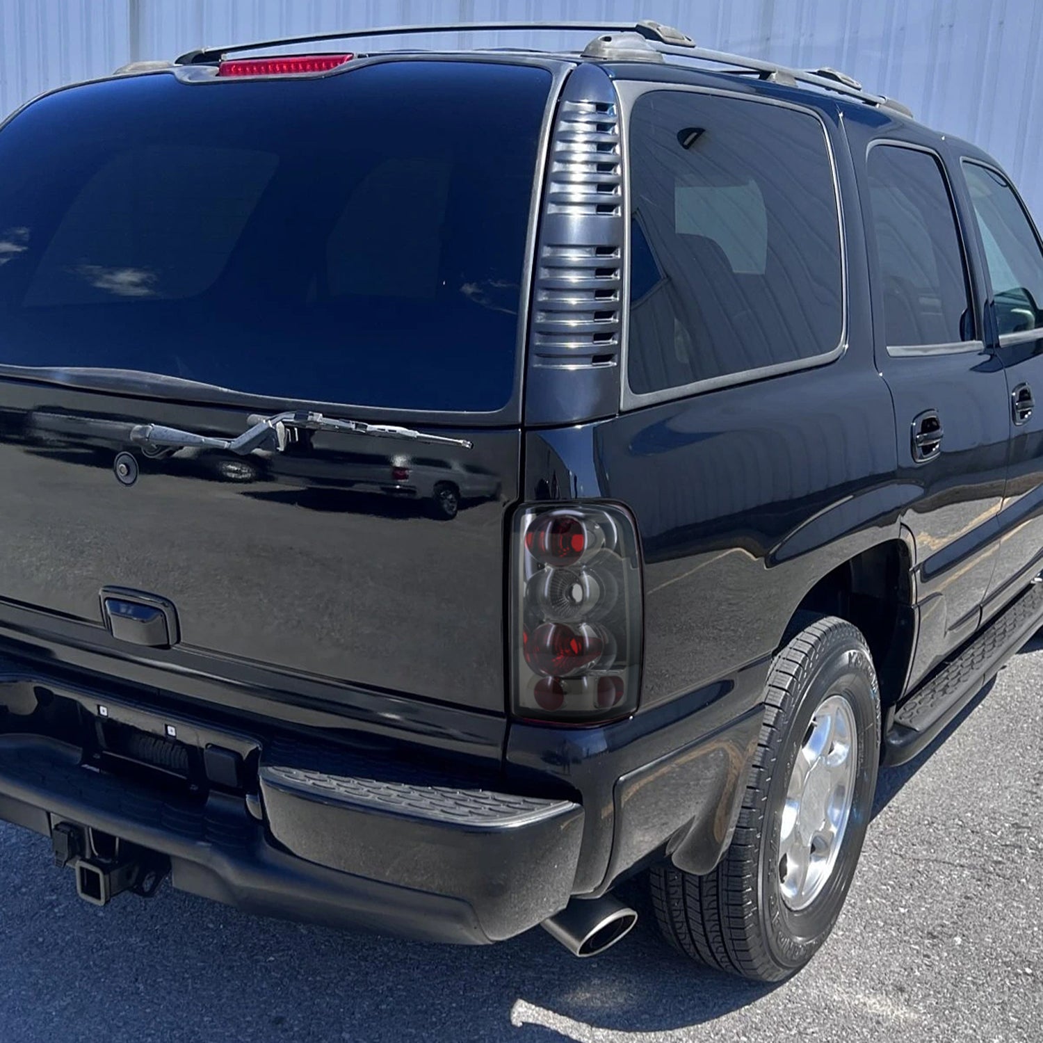2000-2006 Chevy Suburban/Tahoe GMC Yukon/Yukon XL Tail Lights Chrome/Smoke