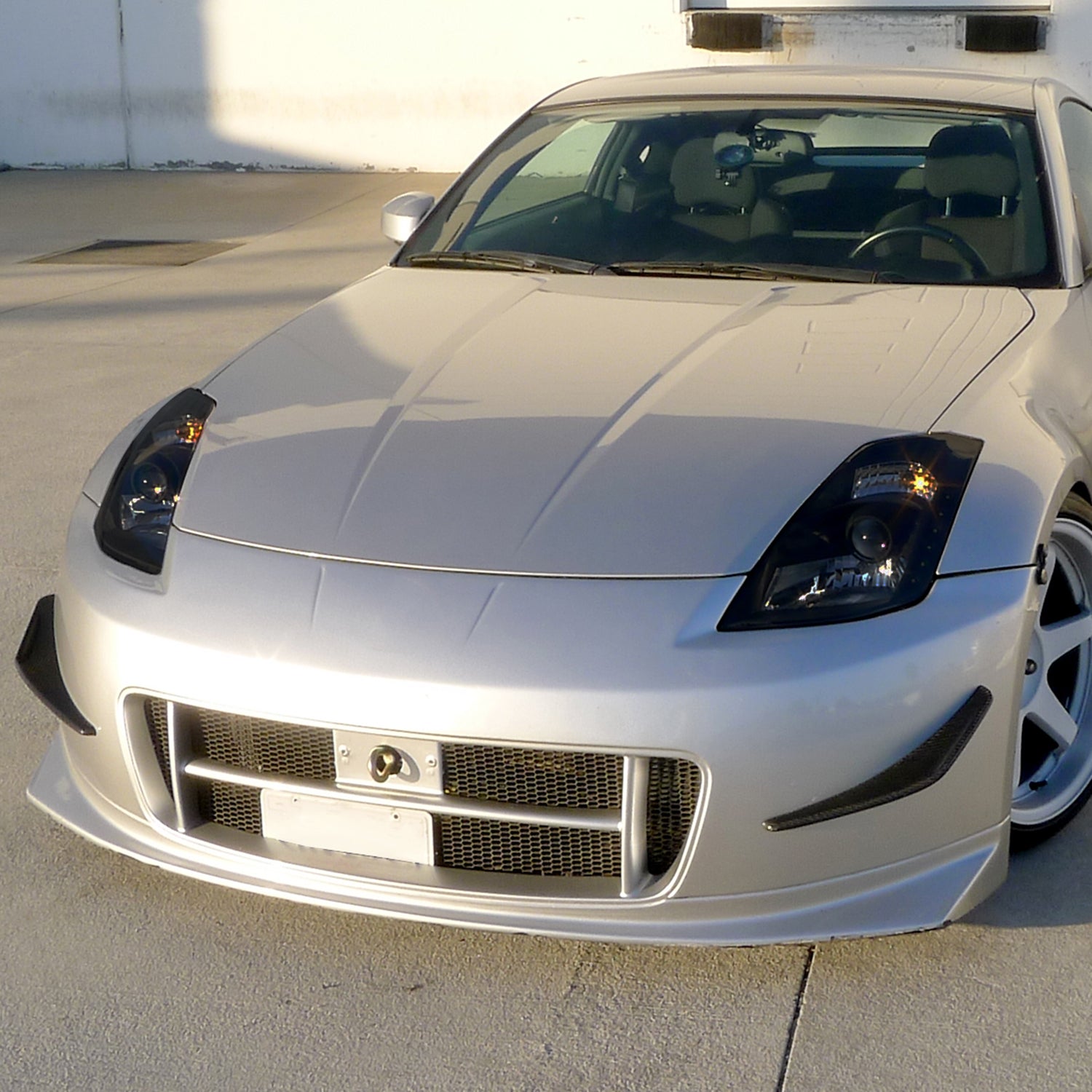 2003-2005 Nissan 350Z Projector Headlights SMD LED Light Strip Black/Smoke