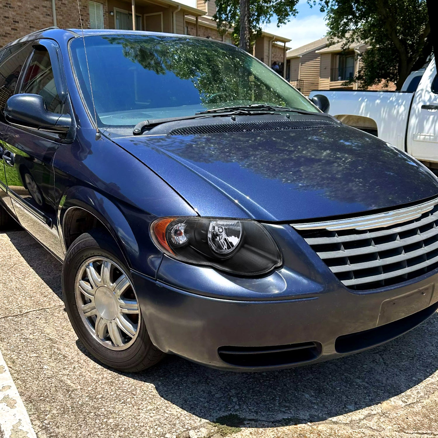 2005-2007 Chrysler Town & Country Factory Replacement Headlights Matt Black