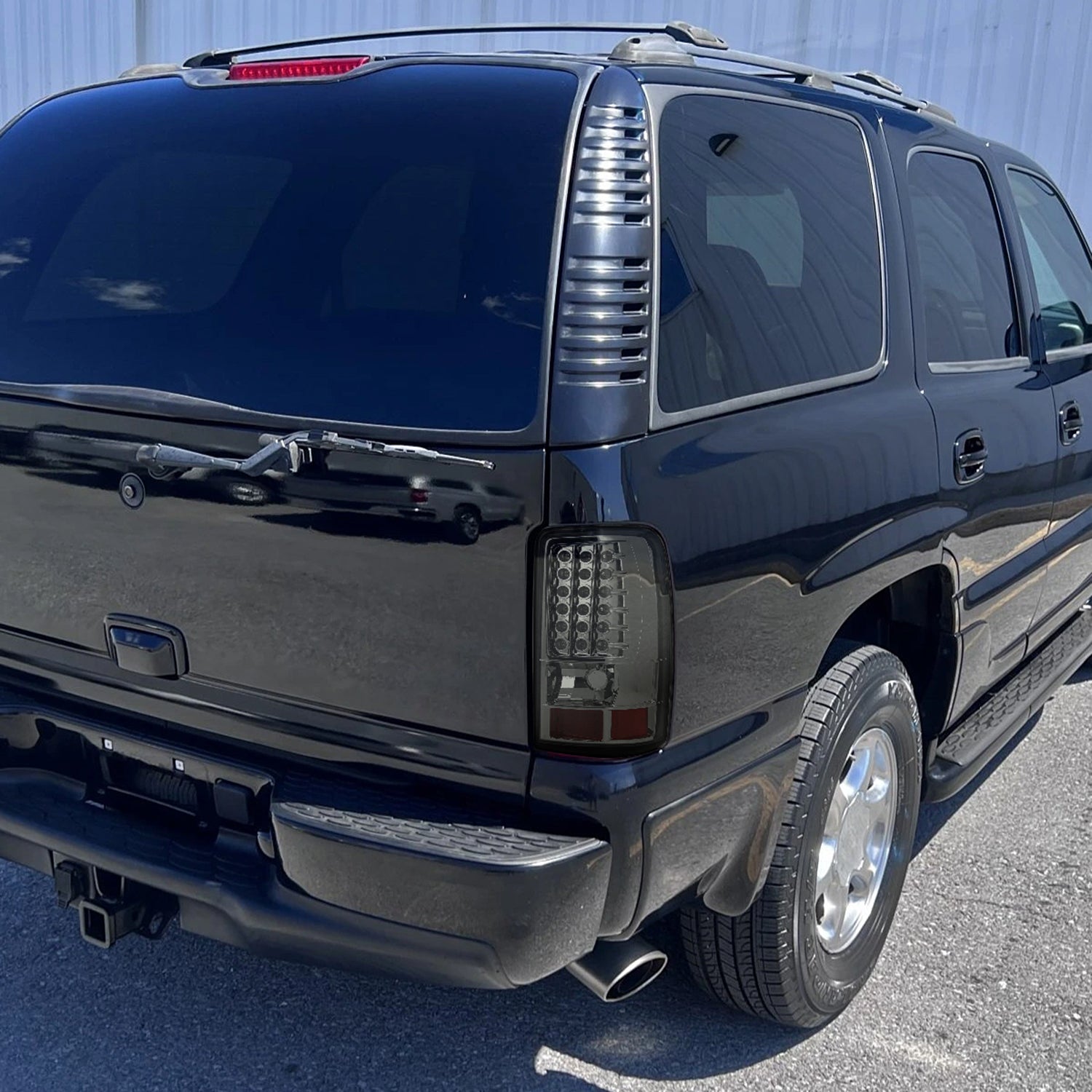 2000-2006 Chevy Suburban/Tahoe GMC Yukon/Yukon XL LED Tail Lights Chrome/Smoke