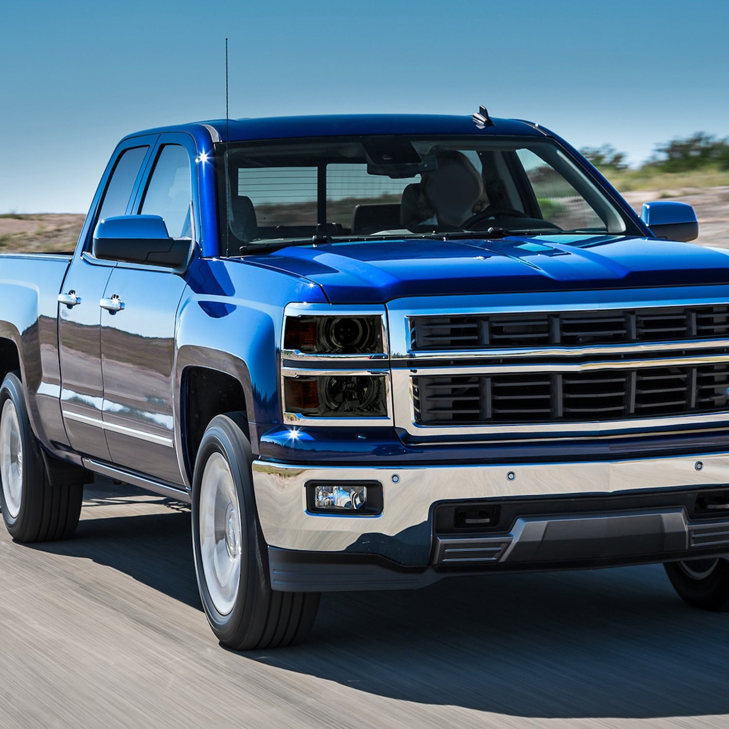 2014-2015 Chevy Silverado 1500 Projector Headlights Glossy Black/Smoke/Chrome