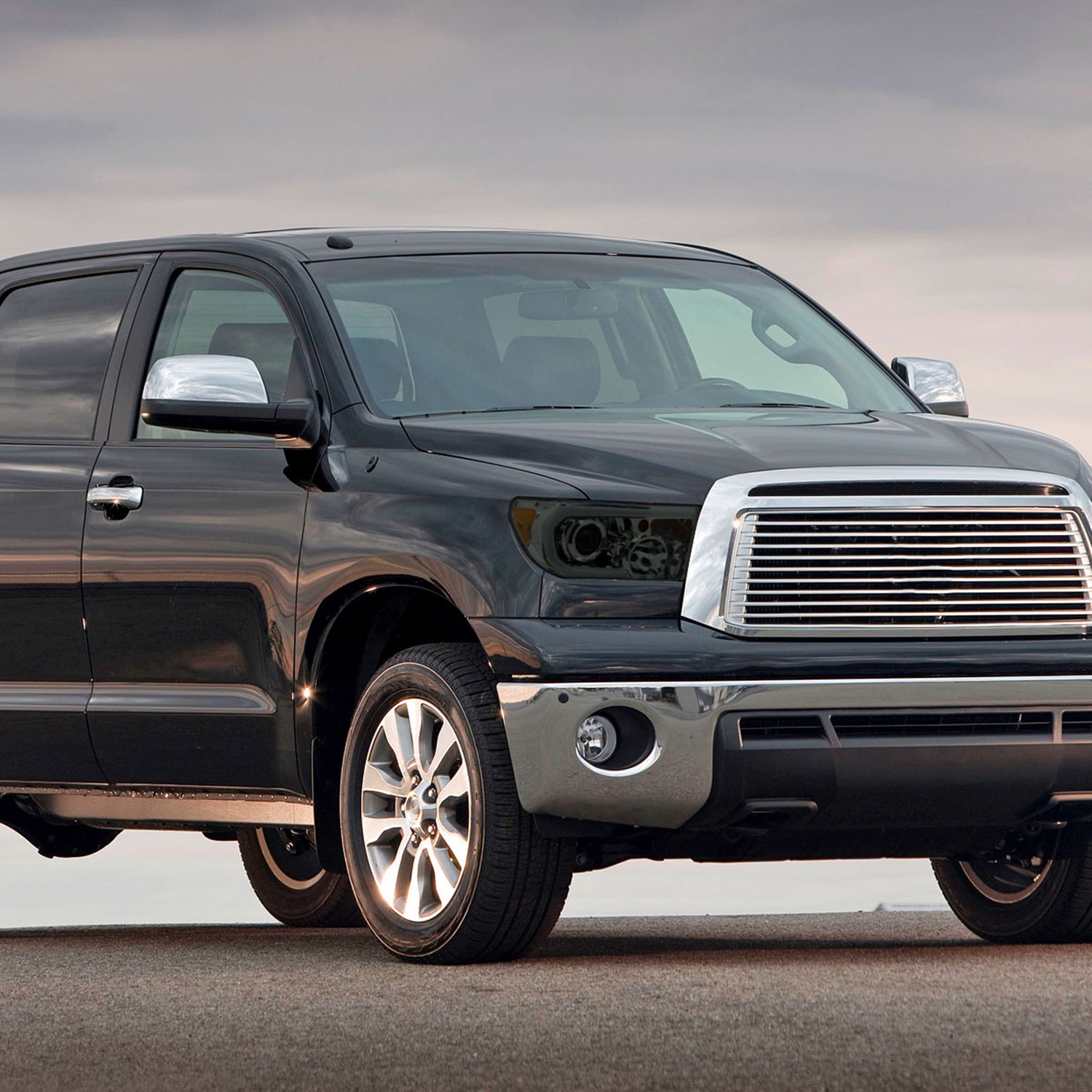 2007-2013 Toyota Tundra/08-2017 Sequoia Retro LED Headlights LED Signal Smoked