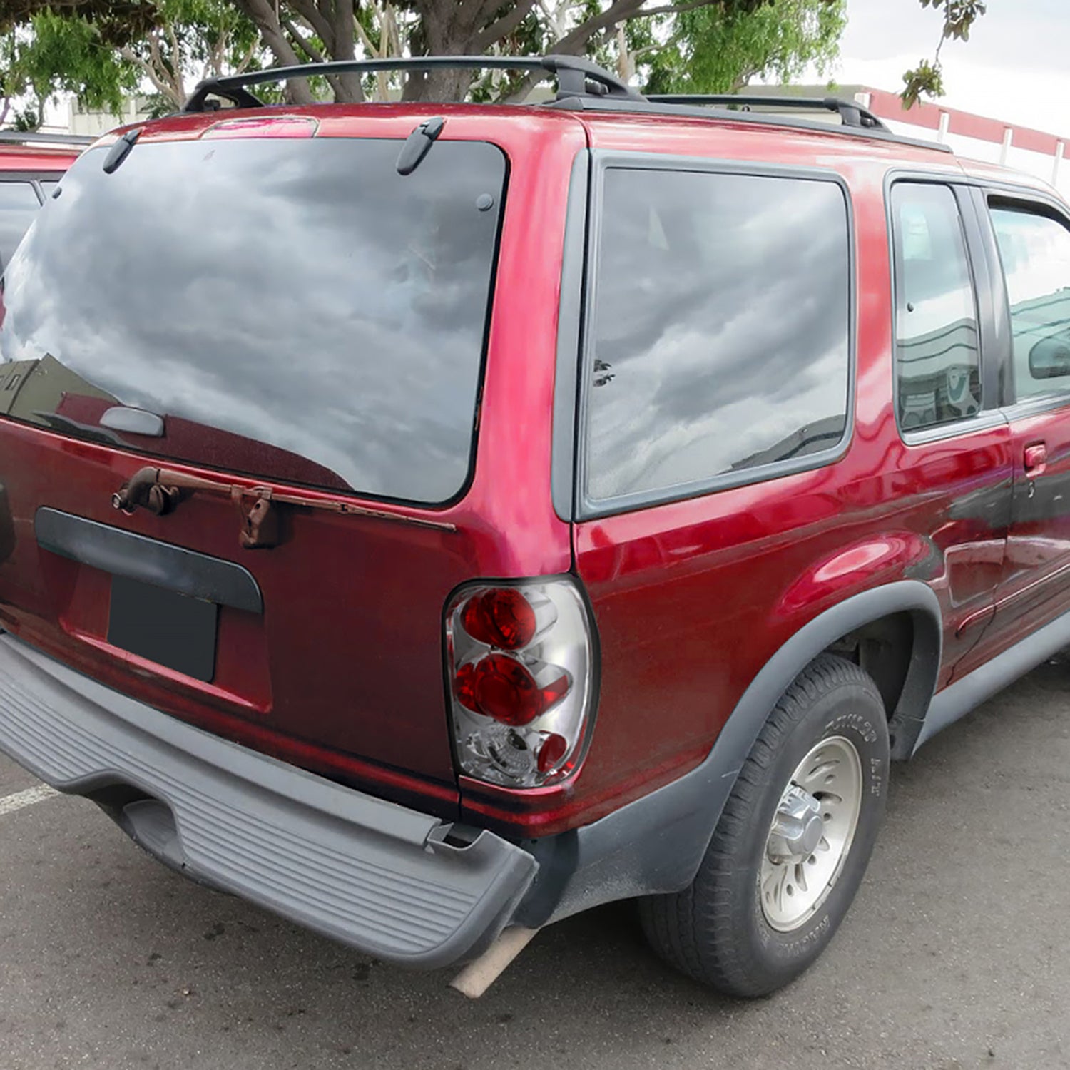 1998-2001 Ford Explorer Mercury Mountaineer Tail Lights Chrome/Clear Lens