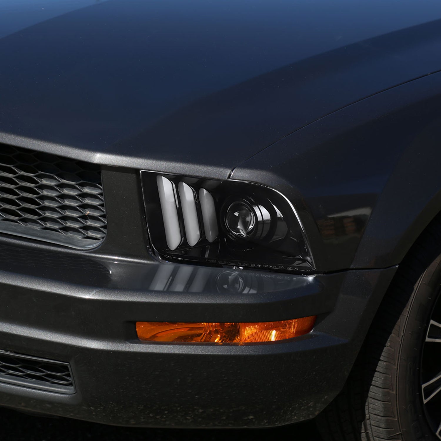 2005-2009 Ford Mustang LED Bar Projector Headlights Jet Black/Clear Lens