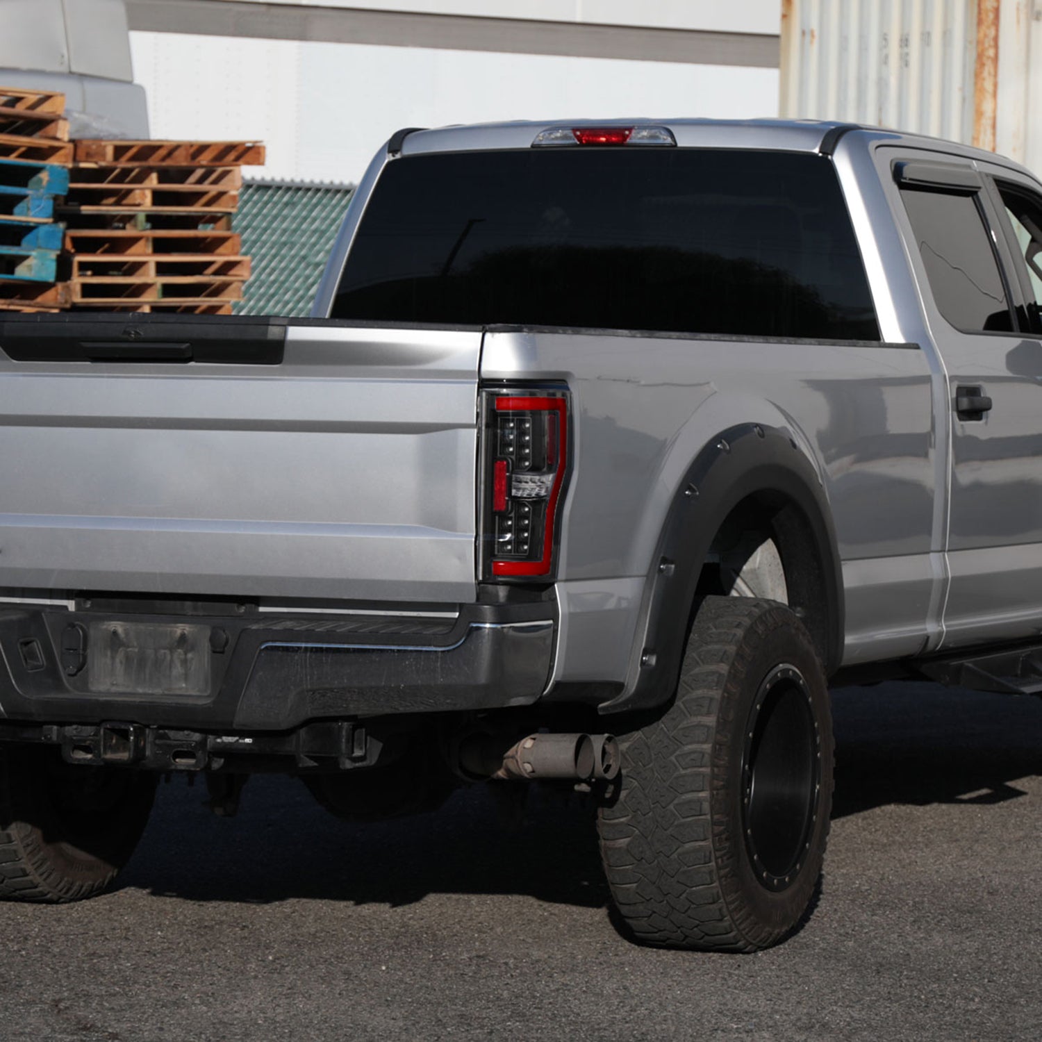 2017-2019 Ford F-250/350/450/550 Red LED Bar Tail Lights Matt Black/Clear