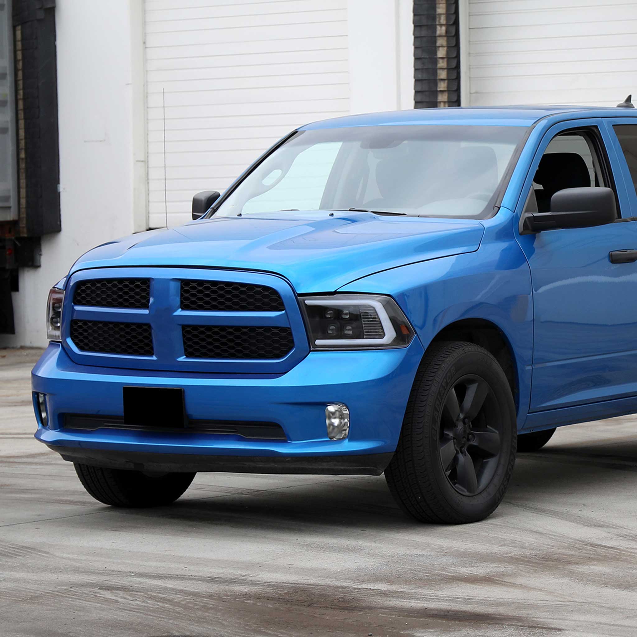 For Dodge RAM 1500 2009-18 / RAM Classic 2019 / 2500 3500 2010-18 LED Bar Turn Signal Projector Headlights Matte Black Housing Clear Lens