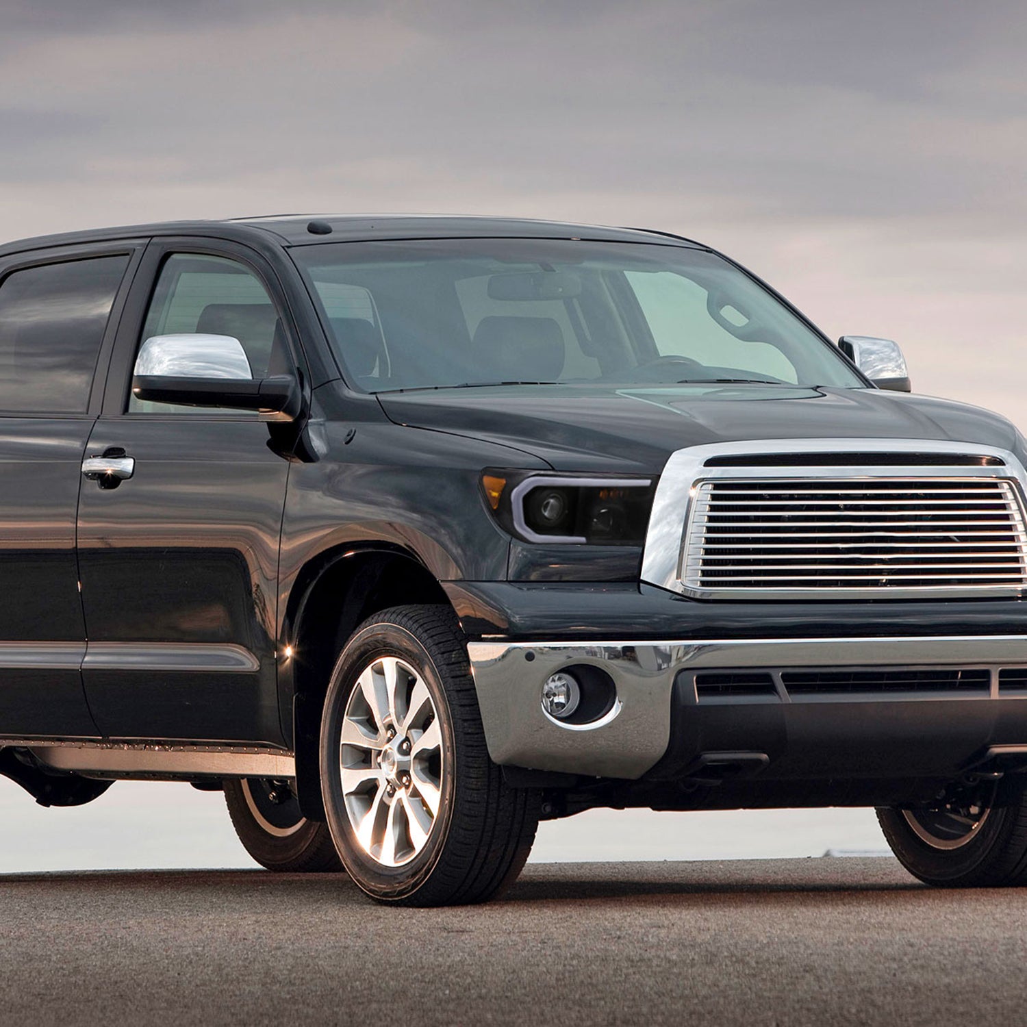 2007-2013 Toyota Tundra/Sequoia Retro LED Tube Headlights LED Signal Black