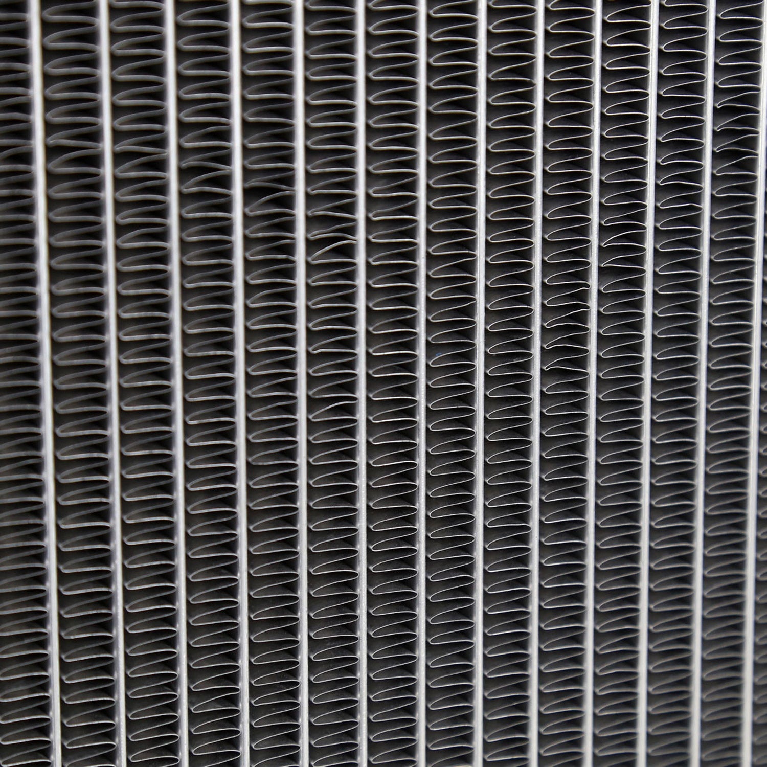 1987-2006 Jeep Wrangler TJ YJ 2.4L/4.2L 3-Row Radiator & Shroud Fan