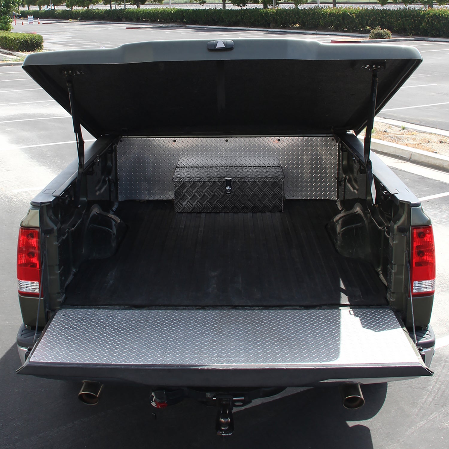 Universal 30" Heavy Duty Black Alu Truck Tool Box w/ Side Handles Lock & Keys