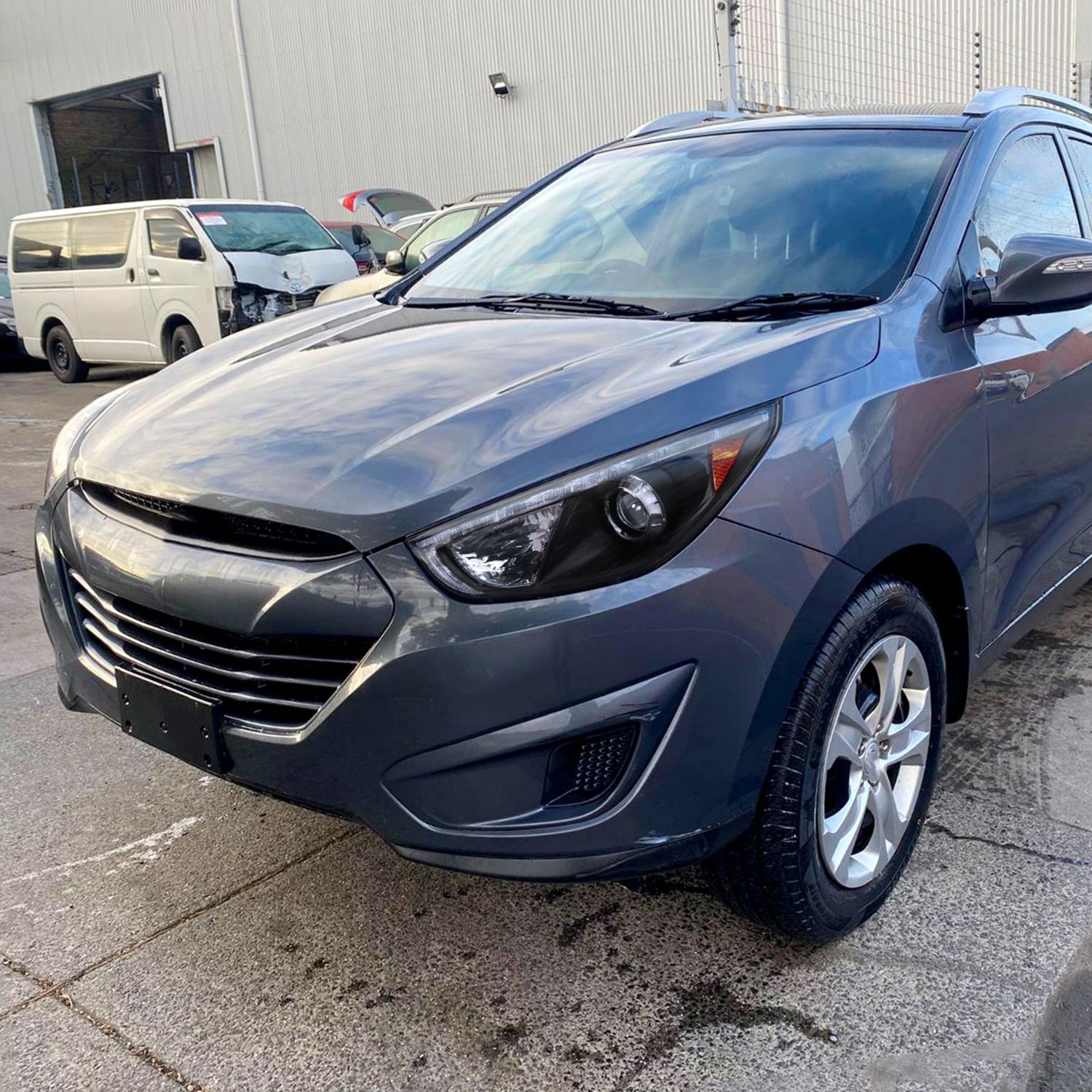 2010-2013 Hyundai Tucson Projector Headlights LED Light Strip Matt Black/Clear