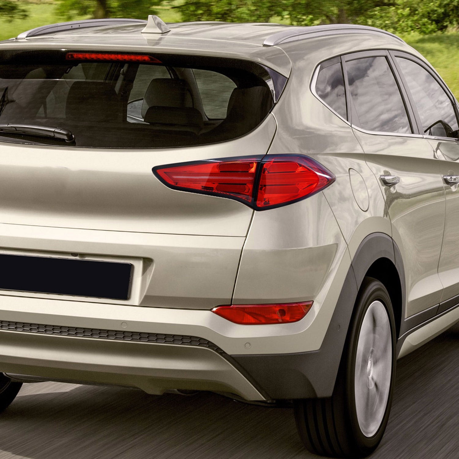 2016-2018 Hyundai Tucson LED Bar Tail LightsChrome Housing/Red Lens