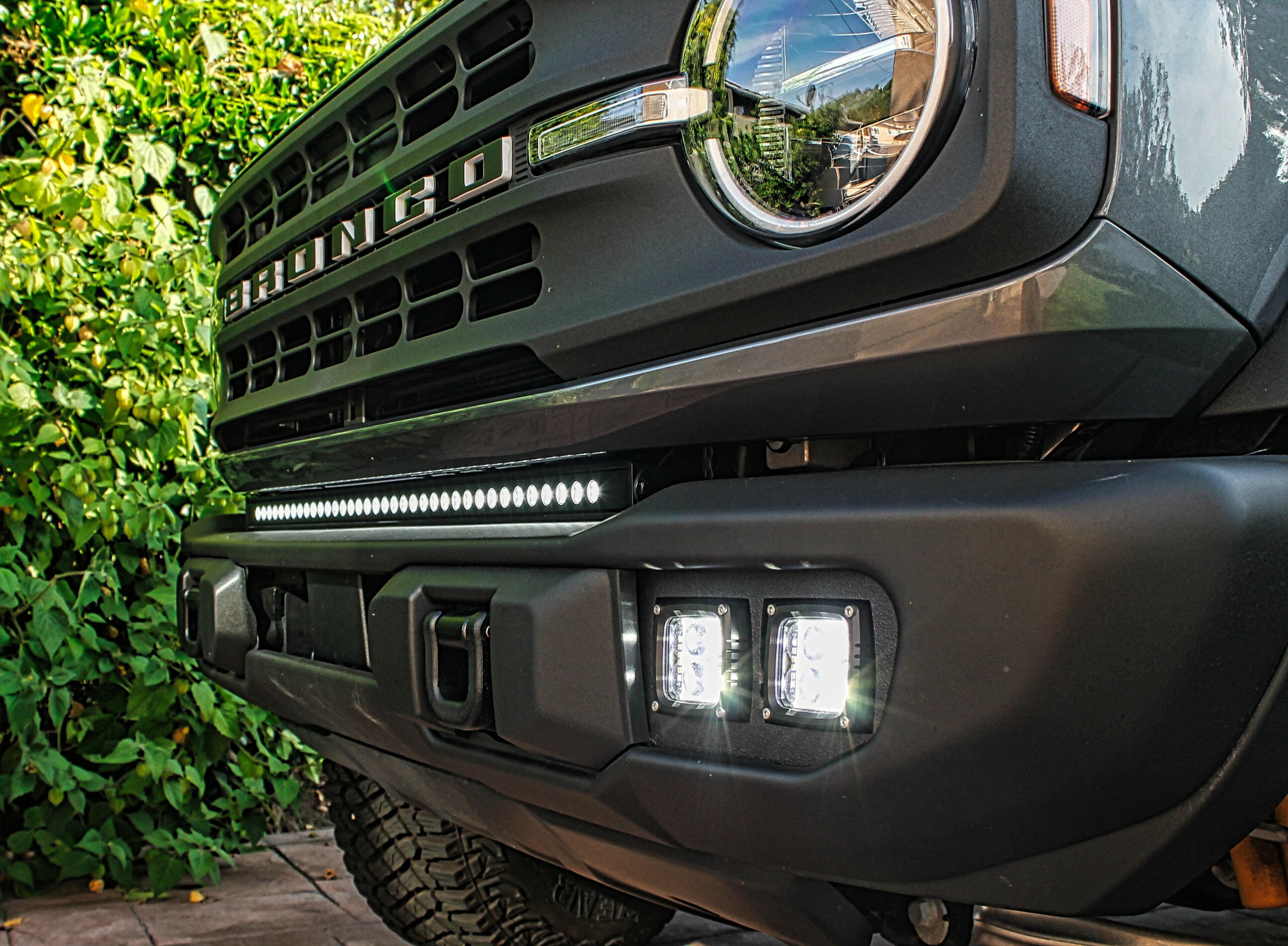 2021+ Ford Bronco Capable Bumper 40in Light Bar - Slim